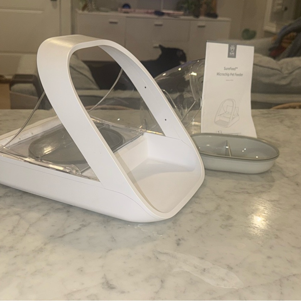 White Microchip Pet Feeder